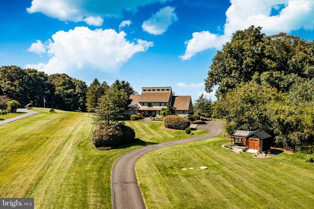 12 STONY RIDGE DR, Mertztown, PA 19539