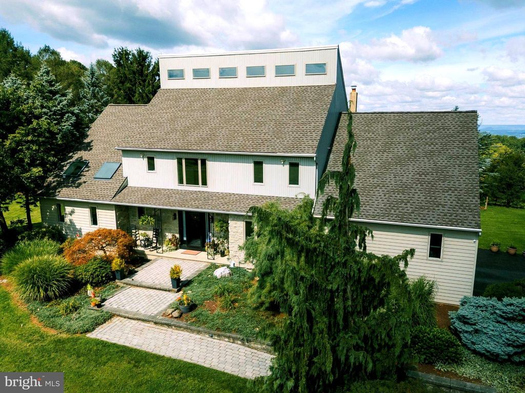 12 STONY RIDGE DR, Mertztown, PA 19539