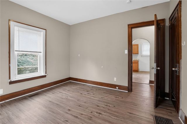 1170 Grandview Ave, Braddock Hills, PA 15104