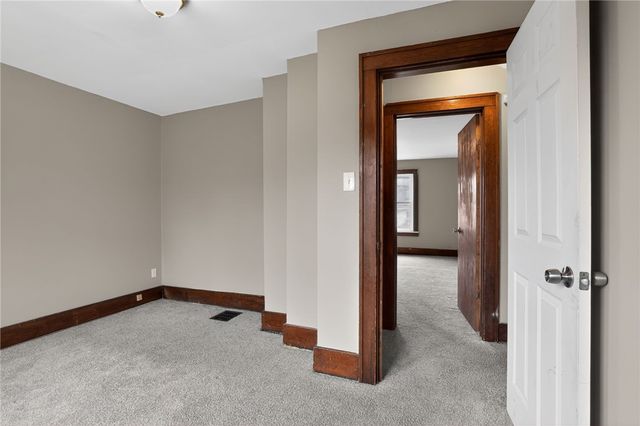 1170 Grandview Ave, Braddock Hills, PA 15104