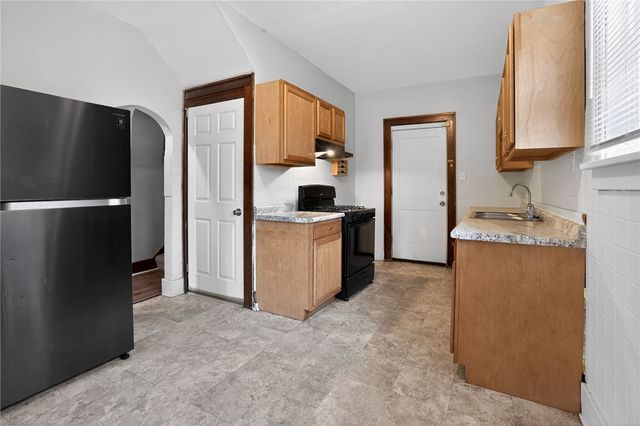 1170 Grandview Ave, Braddock Hills, PA 15104