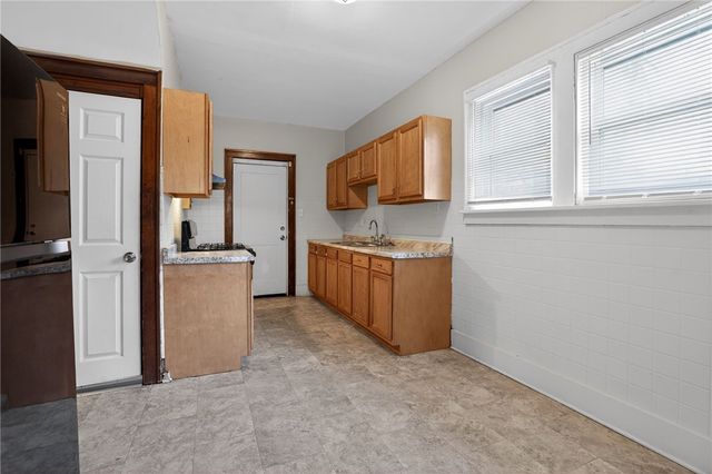 1170 Grandview Ave, Braddock Hills, PA 15104