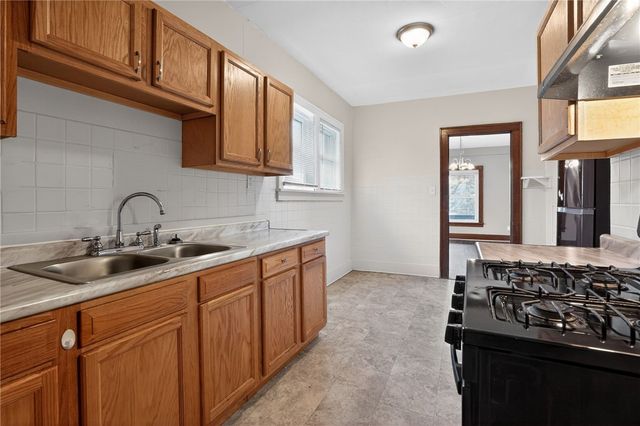 1170 Grandview Ave, Braddock Hills, PA 15104