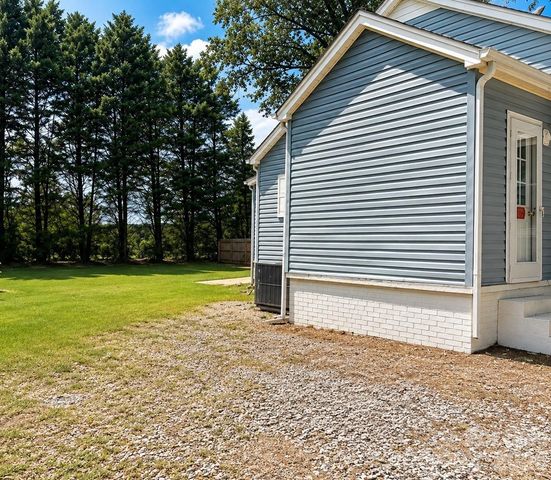 802 3rd Street SE, Conover, NC 28613