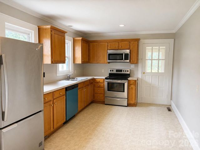802 3rd Street SE, Conover, NC 28613