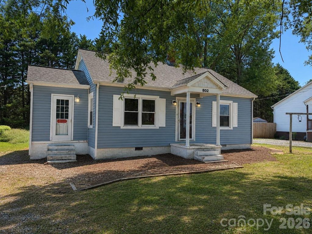 802 3rd Street SE, Conover, NC 28613