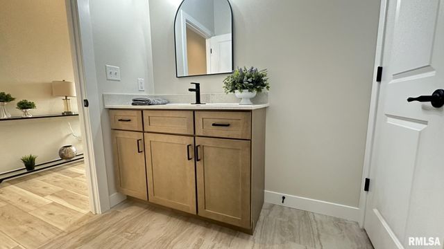 5039 CHESTNUT Street, Quincy, IL 62305