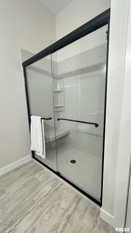 5039 CHESTNUT Street, Quincy, IL 62305