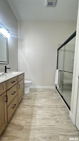 5039 CHESTNUT Street, Quincy, IL 62305