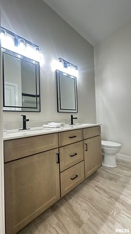 5039 CHESTNUT Street, Quincy, IL 62305