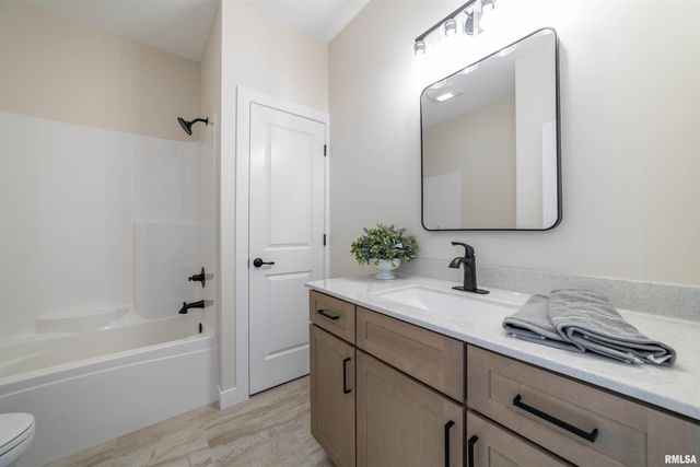 5039 CHESTNUT Street, Quincy, IL 62305