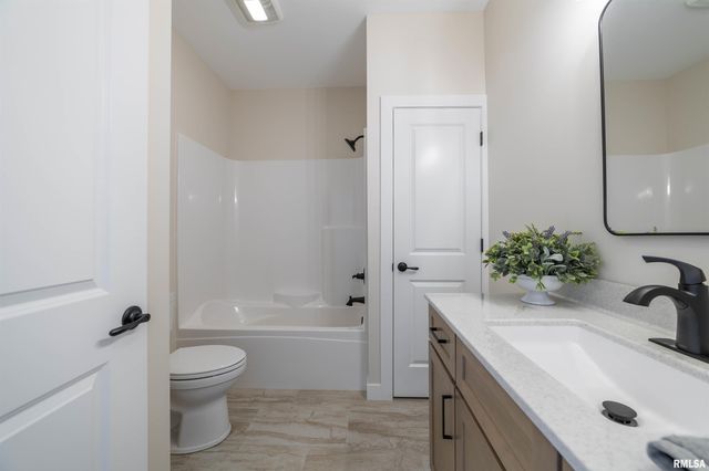 5039 CHESTNUT Street, Quincy, IL 62305