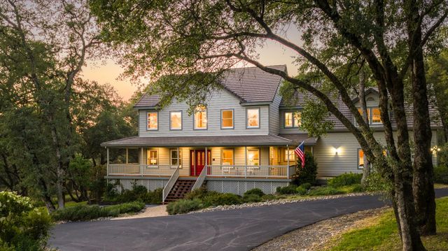 5790 Stanley Dr, Auburn, CA 95602