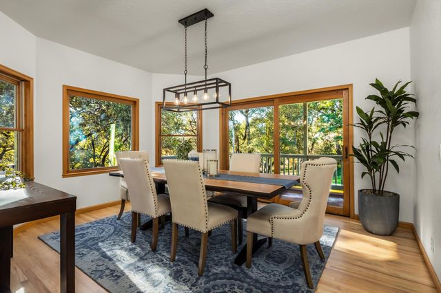5790 Stanley Dr, Auburn, CA 95602