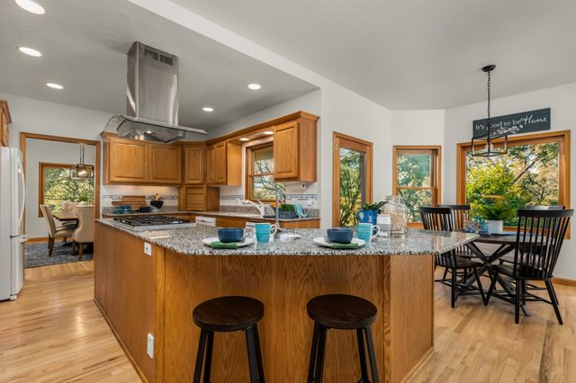 5790 Stanley Dr, Auburn, CA 95602