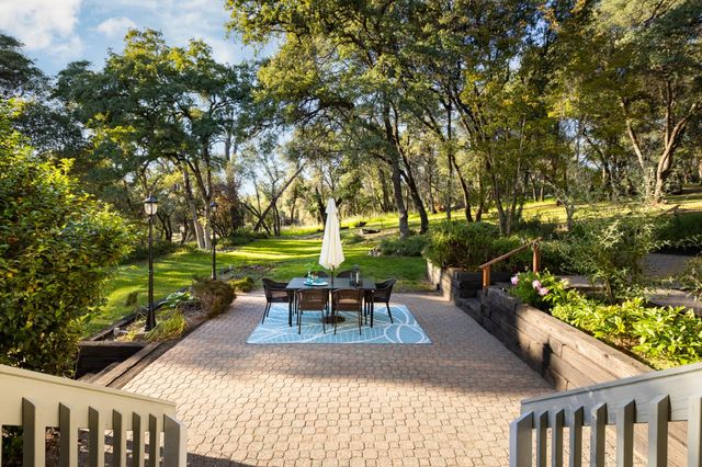 5790 Stanley Dr, Auburn, CA 95602