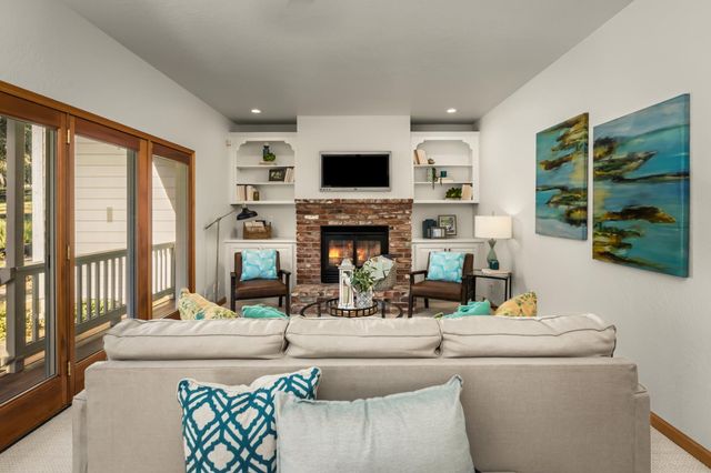 5790 Stanley Dr, Auburn, CA 95602