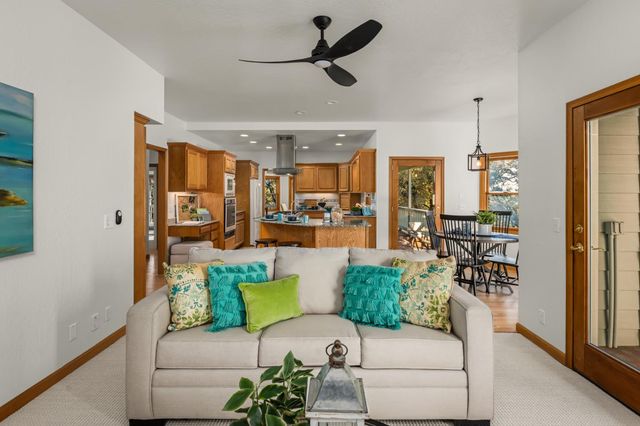 5790 Stanley Dr, Auburn, CA 95602