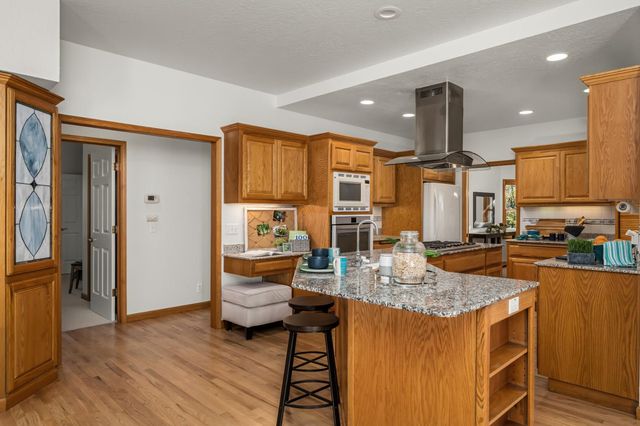 5790 Stanley Dr, Auburn, CA 95602