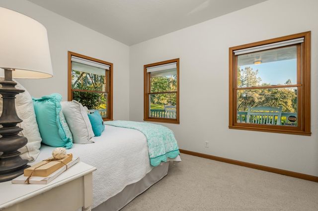 5790 Stanley Dr, Auburn, CA 95602