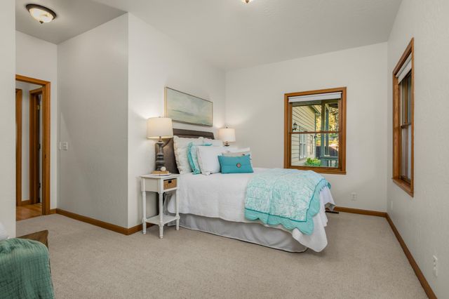 5790 Stanley Dr, Auburn, CA 95602