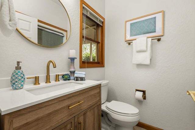 5790 Stanley Dr, Auburn, CA 95602