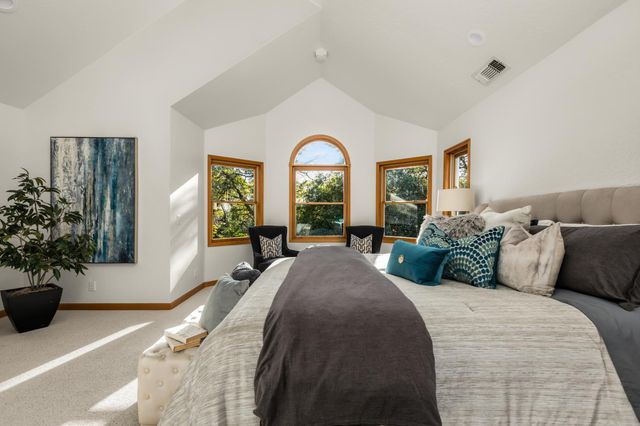 5790 Stanley Dr, Auburn, CA 95602