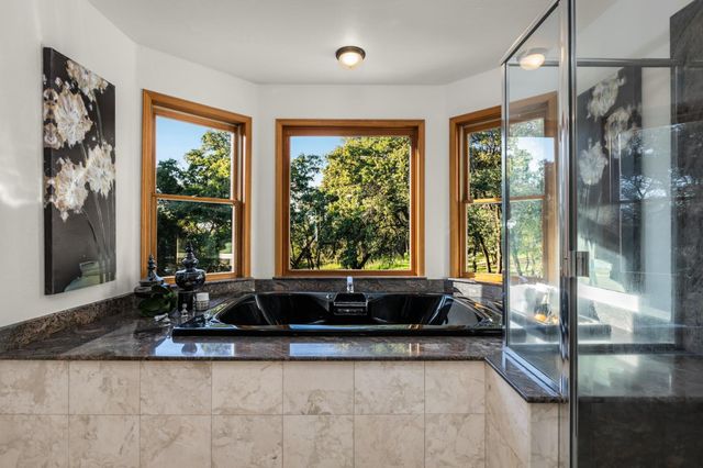 5790 Stanley Dr, Auburn, CA 95602
