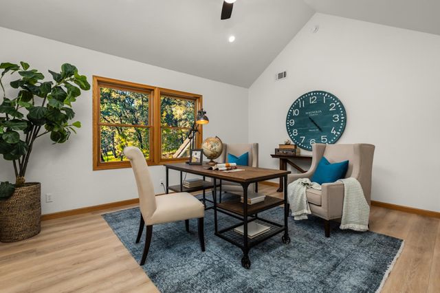 5790 Stanley Dr, Auburn, CA 95602