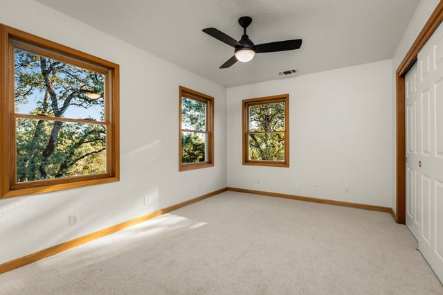 5790 Stanley Dr, Auburn, CA 95602