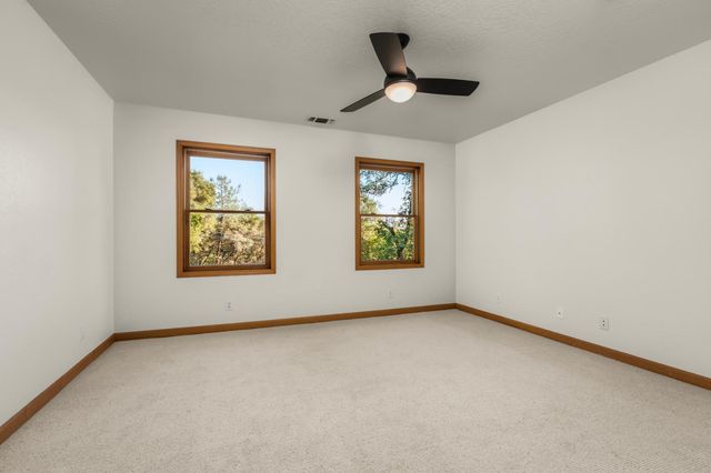 5790 Stanley Dr, Auburn, CA 95602