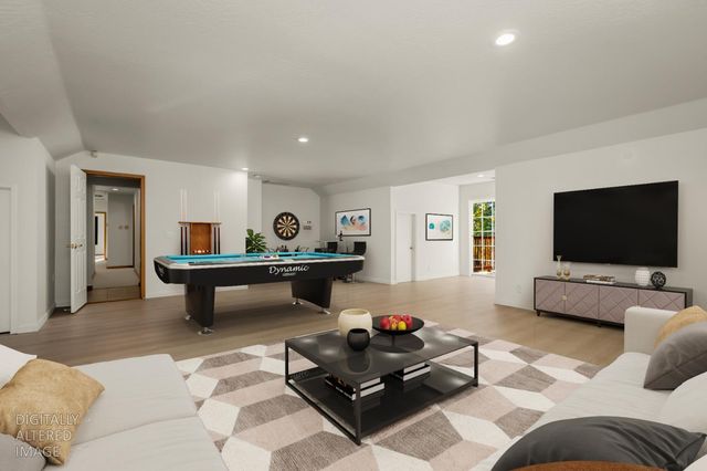 5790 Stanley Dr, Auburn, CA 95602