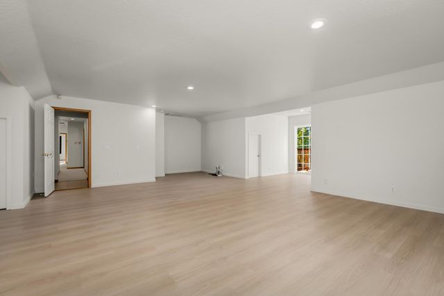 5790 Stanley Dr, Auburn, CA 95602