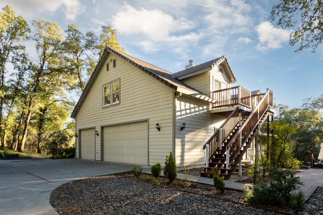 5790 Stanley Dr, Auburn, CA 95602