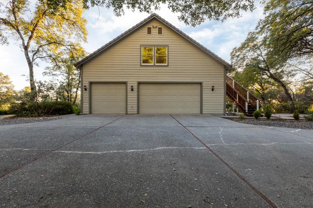 5790 Stanley Dr, Auburn, CA 95602