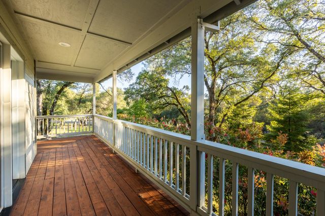 5790 Stanley Dr, Auburn, CA 95602