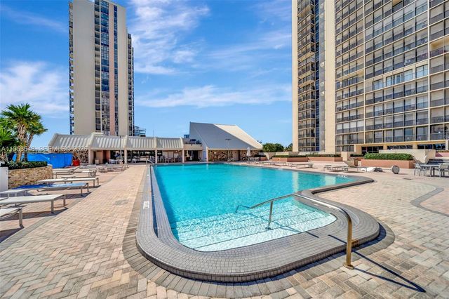 20379 W Country Club Drive 1232, Aventura, FL 33180