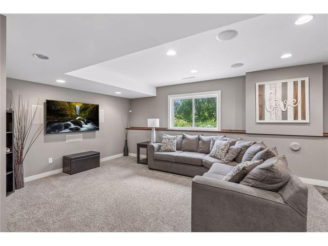 624 Dundee Avenue, River Falls, WI 54022