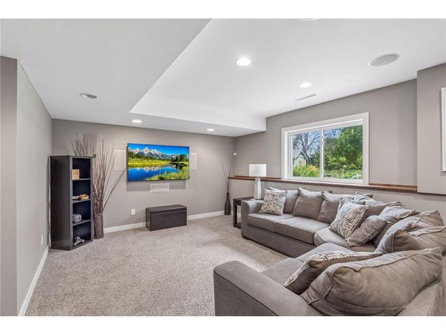 624 Dundee Avenue, River Falls, WI 54022