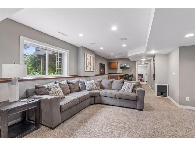624 Dundee Avenue, River Falls, WI 54022