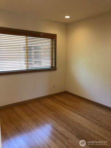 7447 Corliss Avenue N, Seattle, WA 98103