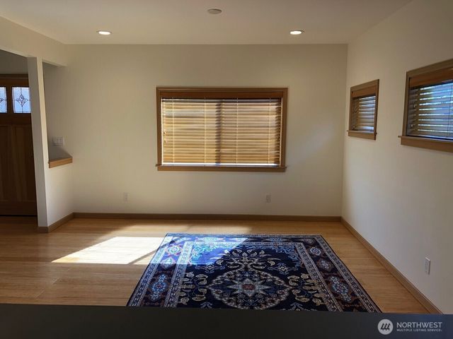 7447 Corliss Avenue N, Seattle, WA 98103