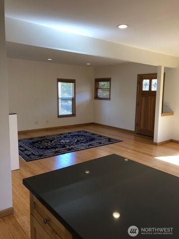 7447 Corliss Avenue N, Seattle, WA 98103