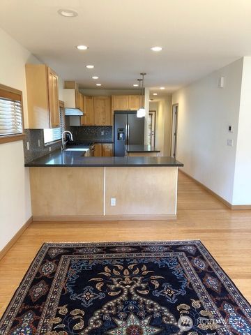 7447 Corliss Avenue N, Seattle, WA 98103