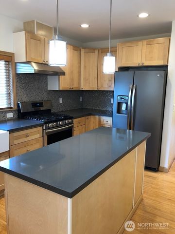 7447 Corliss Avenue N, Seattle, WA 98103