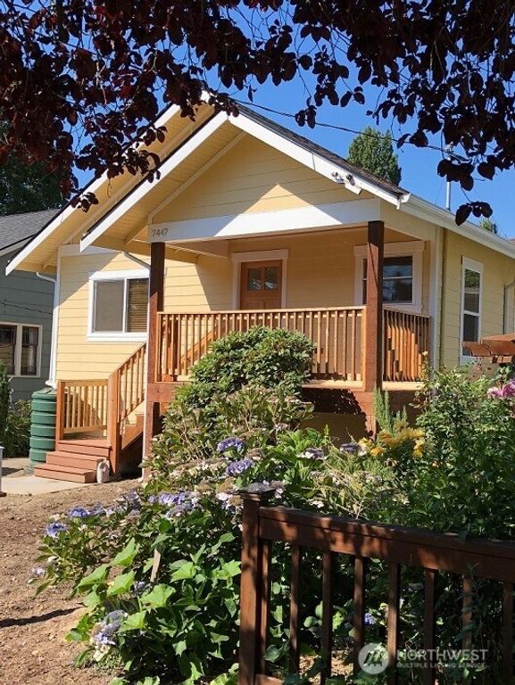 7447 Corliss Avenue N, Seattle, WA 98103