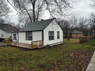 8510 Grandview Lane, Overland Park, KS 66212