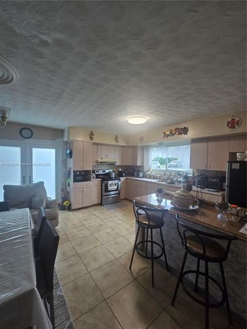 360 SW 3rd St, Florida City, FL 33034
