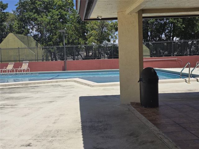 8800 SW 123rd Ct J105, Miami, FL 33186