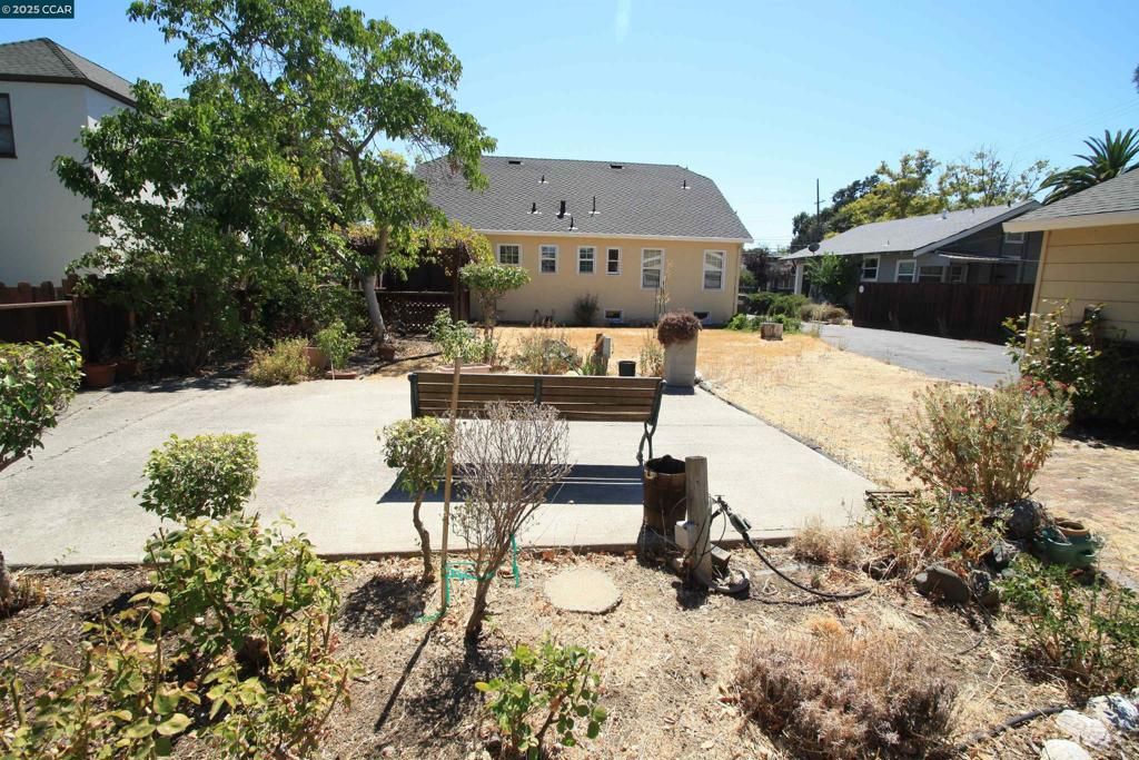Image 11 of property listing at 2825 Concord Blvd, Concord, CA 94519